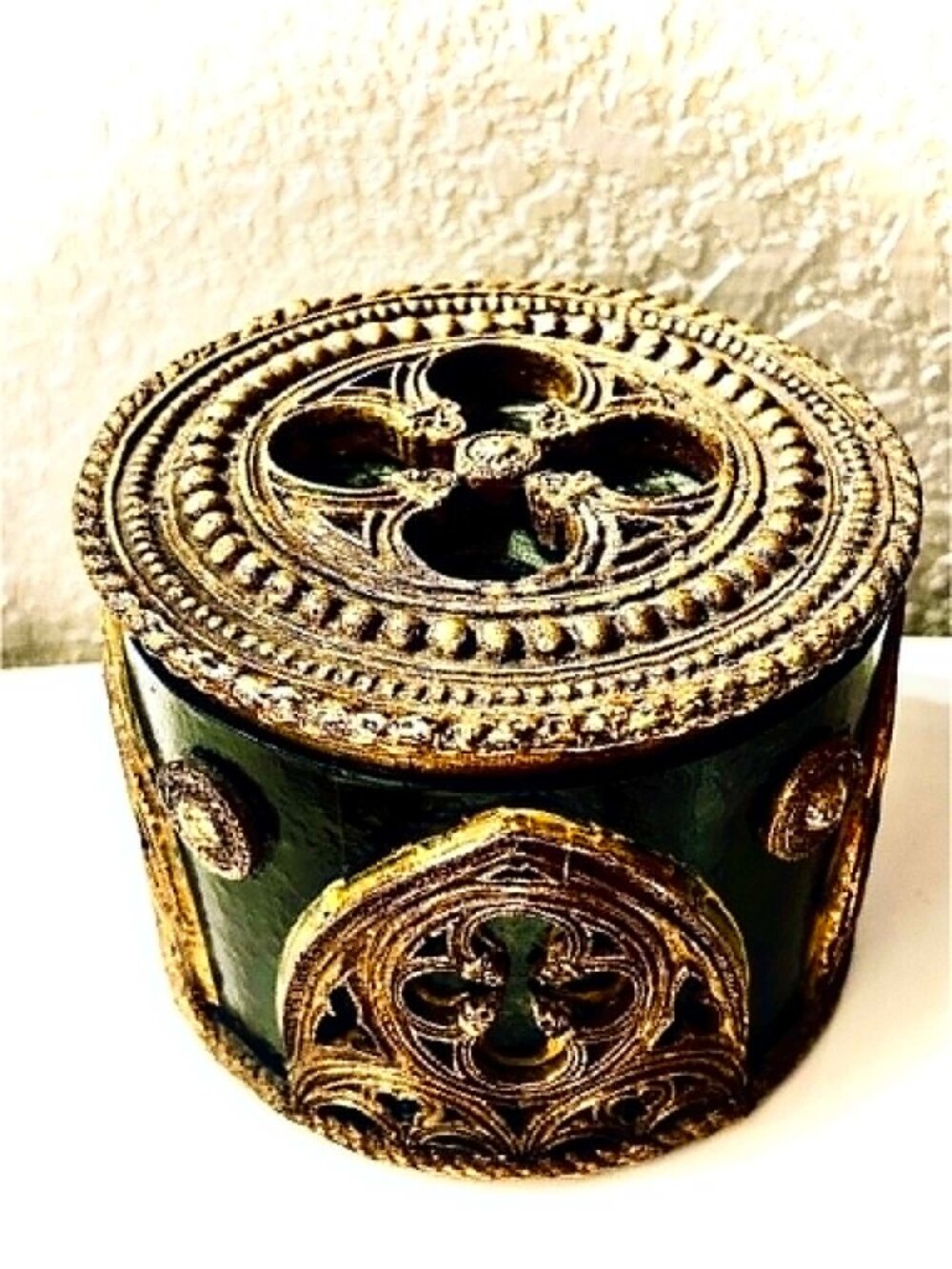 NWT Set of 2 Sculptured Gothic Arch Quatrefoil Lidded Boxes Black Gold 6"& 5" - Picture 6 of 7